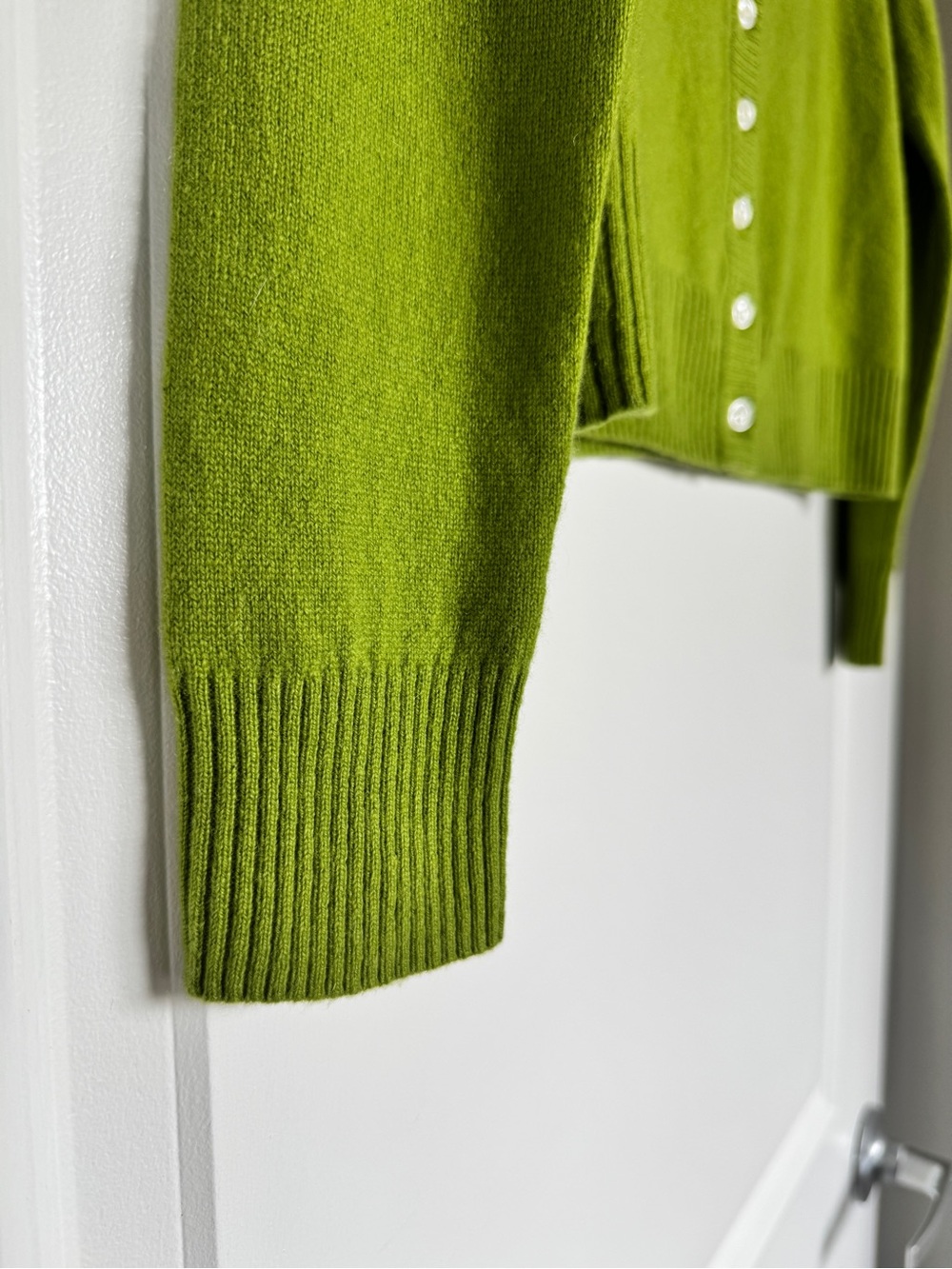 NWT J. CREW Women's Perfect Cashmere Cardigan August Peridot Size Extra Small XS - Picture 3 of 16